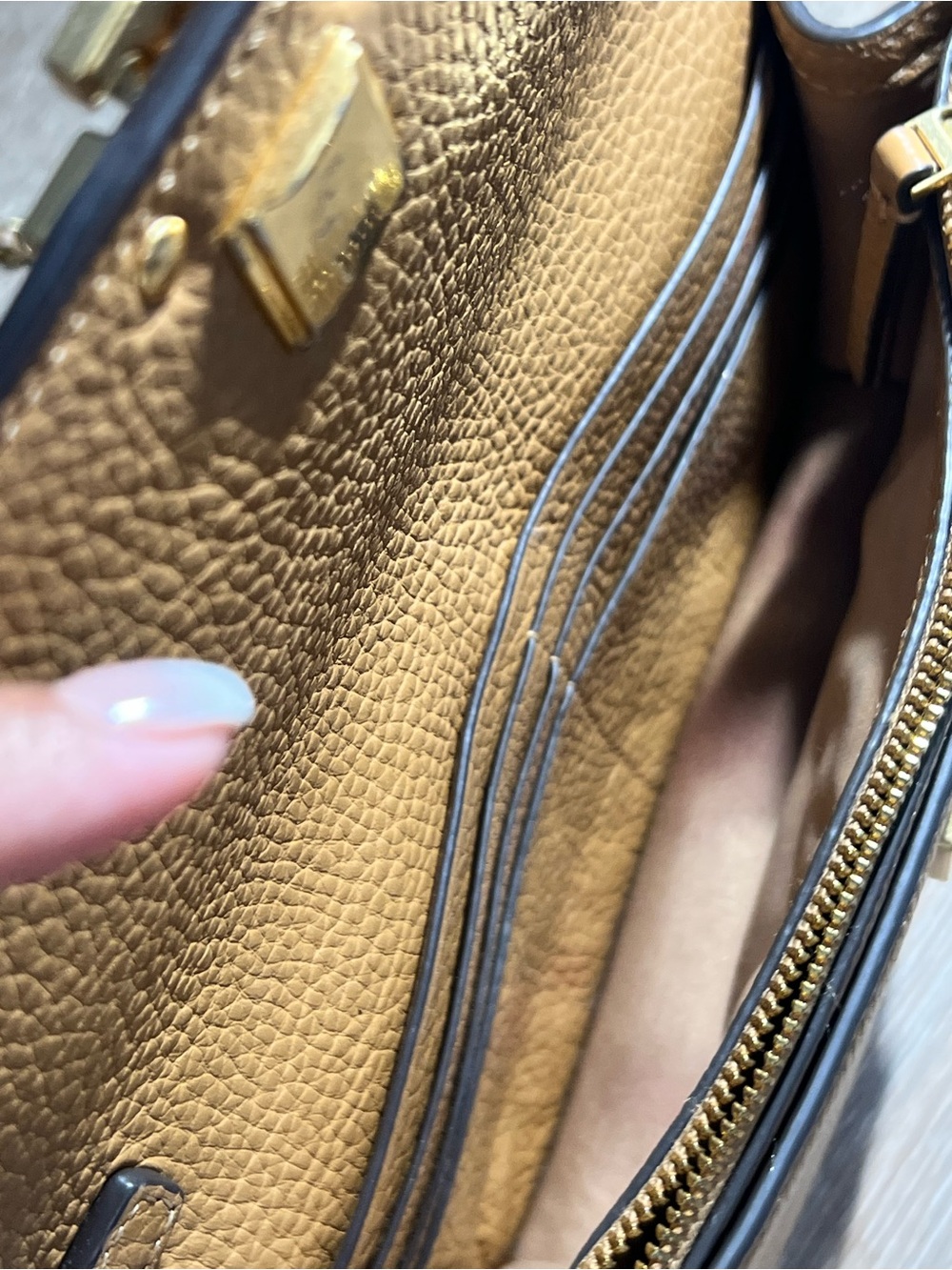 Tory Burch Camel/Tan Leather Shoulder Bag with Gold Logo - Picture 8 of 10